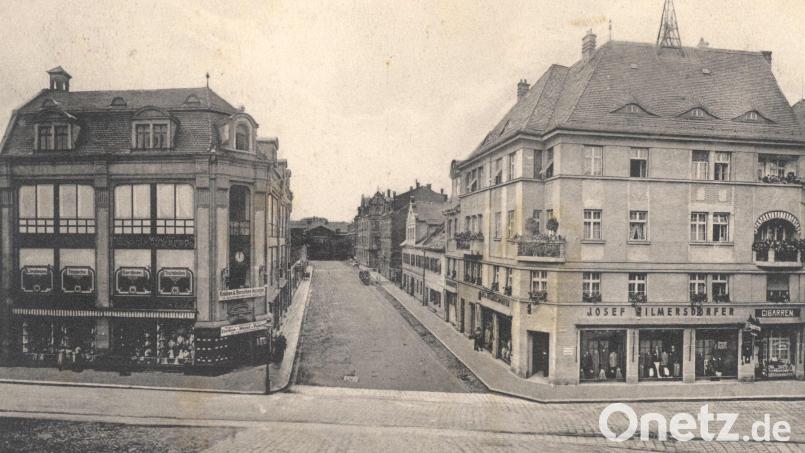 An der Kreuzung Sedanstraße/Wörthstraße, am heutigen Issy-les-Moulineaux-Platz, befanden sich zwei der größten jüdischen Geschäfte in Weiden: die Kaufhäuser Max Krell und Josef Wilmersdörfer. Bild: Stadtarchiv Weiden