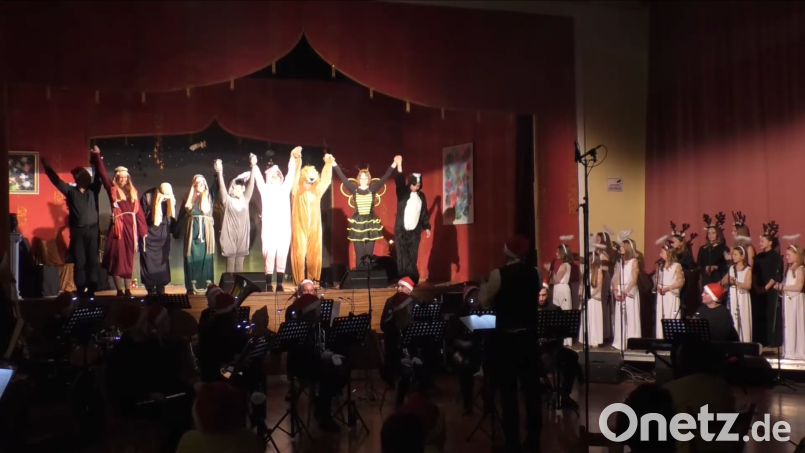 Zum Jahresschluss präsentierte die Großkonreuther Jugendblasmusik ihr alljährliches Weihnachtskonzert per Livestream. Nur wenige Gäste waren bei der Aufnahme im Jugendheim St. Martin in Griesbach vor Ort. Bild: Markus Werner/exb