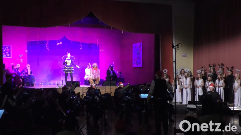 Zum Jahresschluss und unter Corona-Bedingungen mit Teststation präsentierte die Großkonreuther Jugendblasmusik ihr alljähriges Weihnachtskonzert als einen Adventszauber per Livestream. Bild: Markus Werner/exb