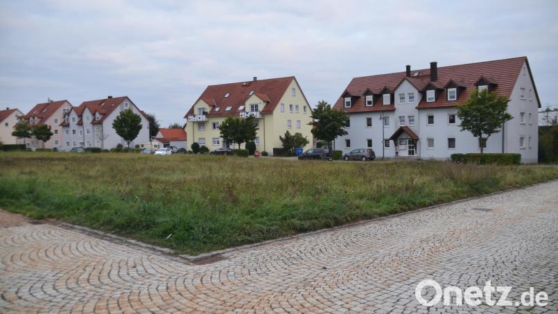 Dieses Grundstück unterhalb des Rathauses wird mit zwei Mehrfamilienwohnhäusern mit insgesamt zwölf Eigentumswohnungen bebaut. Auch für das Nachbargrundstück wurde durch den Eigentümer Bauinteresse angemeldet. Bild: ak
