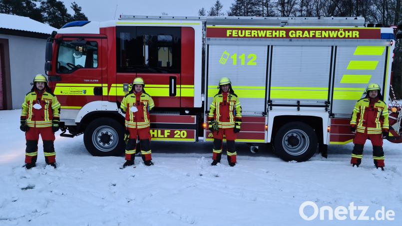 Die Farbe rot steht für die Feuerwehr Grafenwöhr. Die einheitliche Kleidung passt farblich perfekt zum Auto. Bild: sne