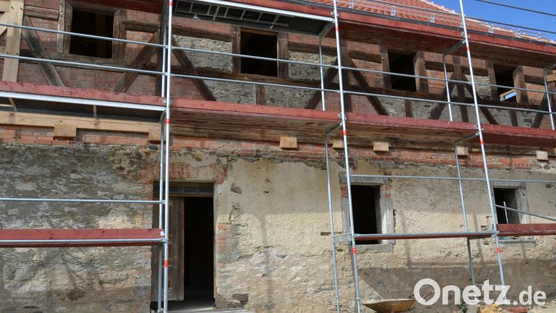 Marco Eckert saniert die Alte Mühle in Mähring. Mit dem Vierseithof hat der 32-jährige Landwirt und Heimatunternehmer noch viel vor. Archivbild: szl