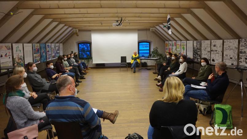Abschluss der Exkursion mit einer Diskussionsrunde im CeBB unter Leitung von Prof. Dr. Jörg Skriebeleit und Dr. Veronika Hofinger (rechts) Bild: eib