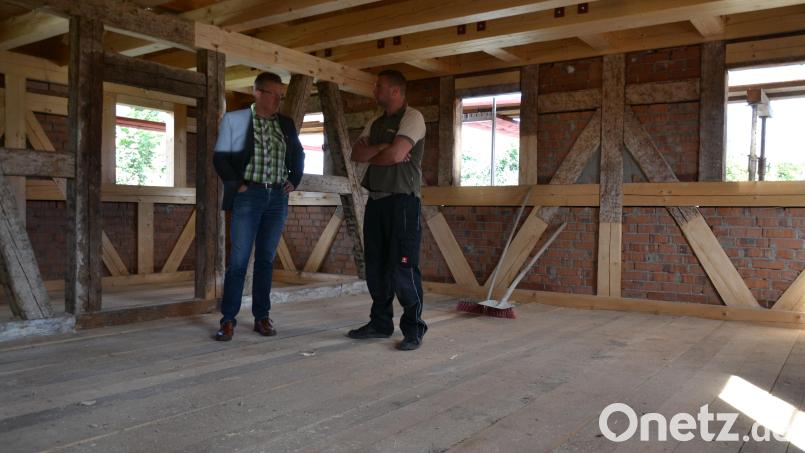 Marco Eckert saniert die Alte Mühle in Mähring. Mit dem Vierseithof hat der 32-jährige Landwirt und Heimatunternehmer noch viel vor. Archivbild: szl