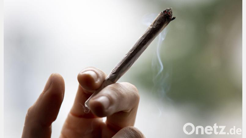 An die 100 Gramm Marihuana hatte eine 30-Jähriger als Vorrat immer zu Hause. Laut seinen Aussagen alles nur für den Eigenverbrauch. Symbolbild: Fabian Sommer/dpa