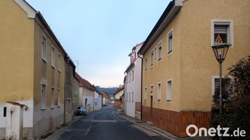 Der Gemeinderat verlängert die Geltung der Ensdorfer Satzung für das Sanierungsgebiet Ortskern nach langer Diskussion um ein halbes Jahr. Bild: tra