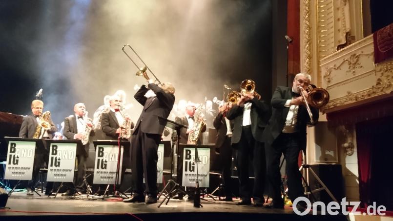 Die Big Band aus Karlsbad soll im Sommer 2022 den historischen Marktplatz in Luhe zum Swingen bringen. Bild: exb