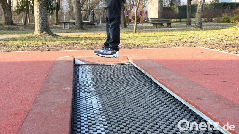 Seit Ende November können auch Rollstuhlfahrer in Weiden hüpfen. Bild: Gabi Schönberger