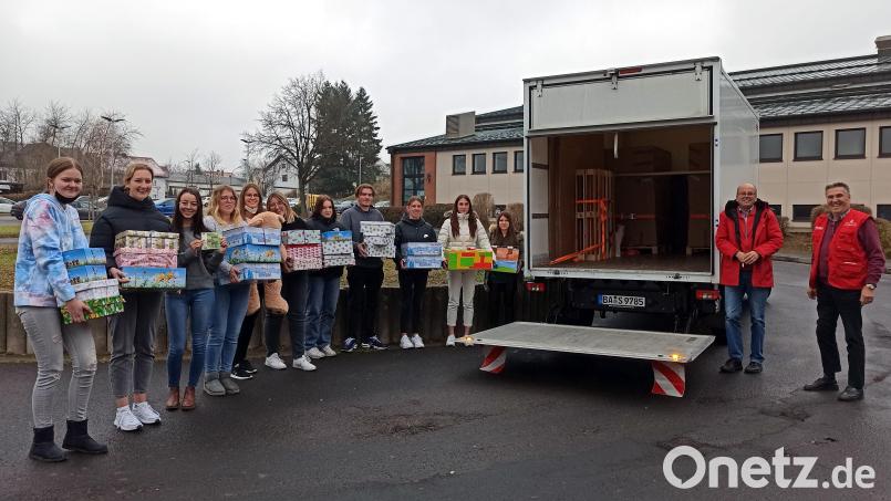 Die Pakete für Humedica holte ein Lastwagen von der Tourismusschule Wiesau ab. Bild: BSZ Wiesau/exb