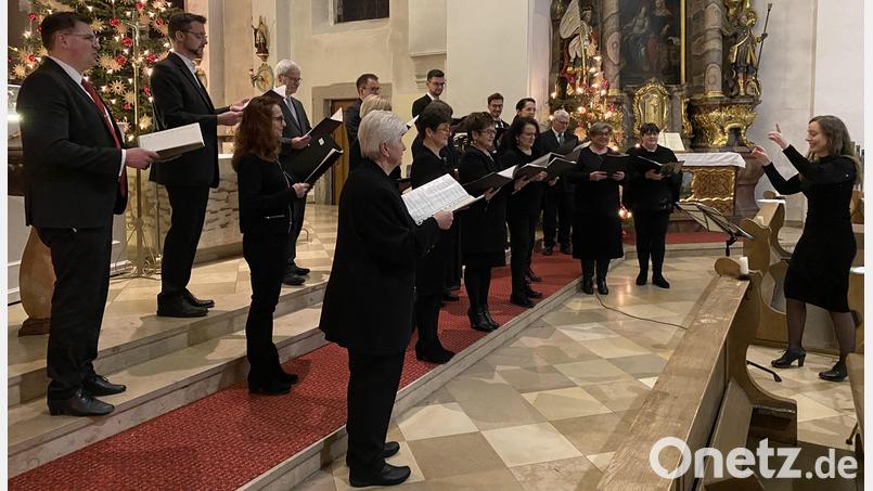Der Kirchenchor Erbendorf bei der Aufnahme für das digitale Konzert. Bild: Popp, Holger