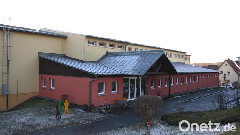 Die im Zusammenhang mit der Pandemie eingeführte Pflicht zu einem regelmäßigen Luftaustausch in den Klassenzimmern könnte in der Pressather Schule ab 2022 ein dezentrales Lüftungsgerätesystem übernehmen. Ein Förderantrag soll noch heuer beim Freistaat eingereicht werden. Bild: bjp