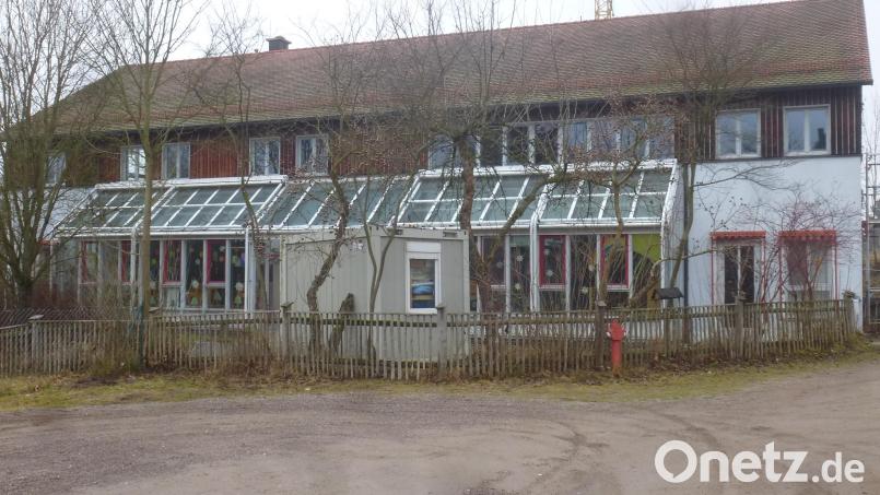 Auf dem Kindergartengebäude in Schwarzhofen soll eine Photovoltaikanlage installiert werden. Die Ausgaben dafür werden für kommendes Jahr eingeplant. Bild: mad