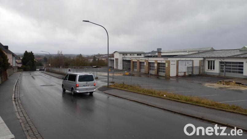 Gähnende Leere auf der Kastler Straße um 11.30 Uhr an Heiligabend. Dort stauen sich vor Feiertagen normalerweise die Autos von der Fuggerstraße bis zum Kaiser-Wilhelm-Ring. Bild: wpt