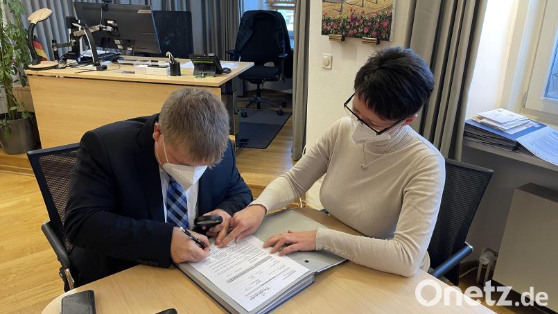 An Gesches Seite arbeitet Assistentin Manuela Bleyer. Bild: jus