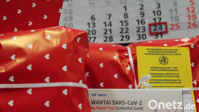 Weihnachten 2021: Wegen der Pandemie liegen vielerorts bei Geburtstagskindern, die an Heiligabend ein Jahr älter werden, nicht nur Geschenke unter dem Christbaum. Auch Impfnachweis und Schnelltest sind bisweilen gefragt. Bild: Wolfgang Steinbacher