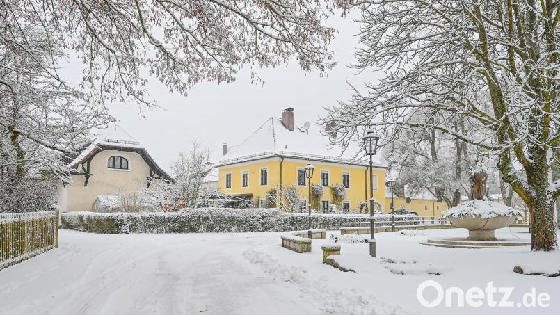 Stimmungsvoll präsentierte sich das Rondell in Friedenfels am ersten Weihnachtsfeiertag. Bild: sds