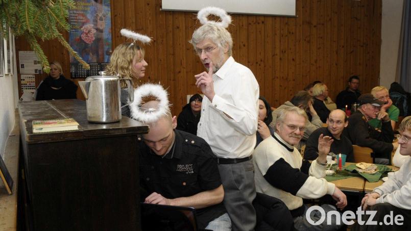 Ein bisschen Spaß muss sein, auch an Weihnachten. Fürs Begleitprogramm zum Heiligabend beim CVJM (Archivbild) lassen sich die „Macher“ immer etwas einfallen. Archivbild: Petra Hartl
