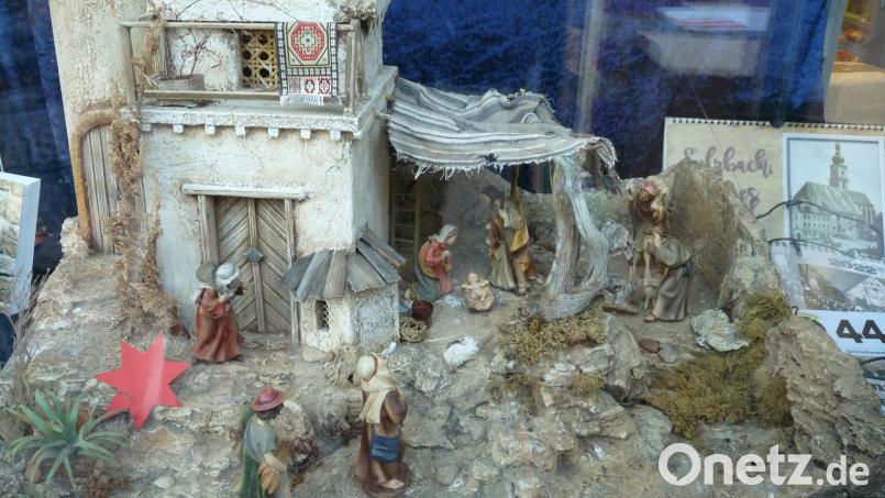 Palmen säumen die orientalische Krippe. Orientkrippen sind heuer ein stilistischer Schwerpunkt des Rosenberger Krippenweges. Bild: rlö