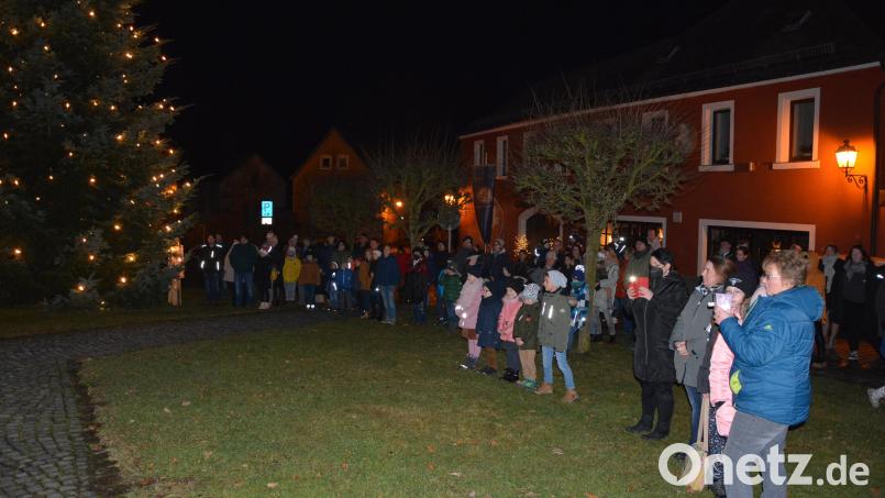 Viele Familien waren mit ihren Kindern zum Krippenspiel gekommen. Bild: jr