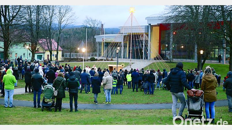Im Stadtpark feierte am Heiligen Abend die katholische Pfarrei die Kinderkrippenfeier. Bild: njn