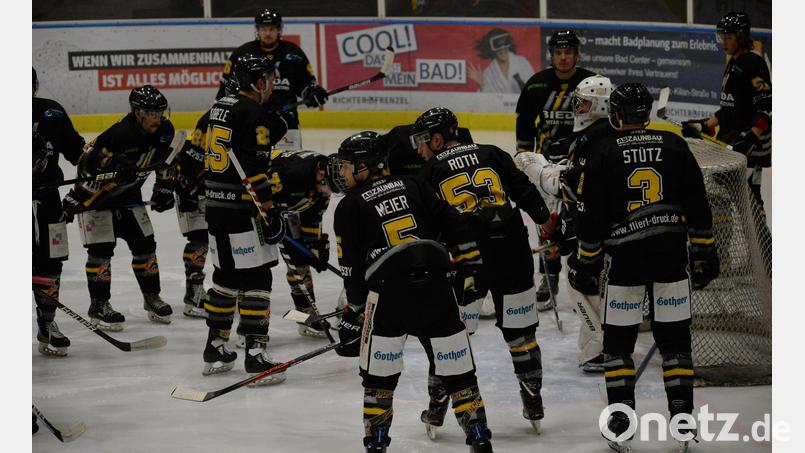 Die Spieler des ERSC Amberg bekommen in den kommenden Wochen nur wenige Gelegenheiten zum Durchschnaufen. Allein bis zum Ende der Vorrunde in der Eishockey-Bayernliga am 16. Januar stehen noch acht Partien auf dem Programm. Archivbild: Andreas Brückmann