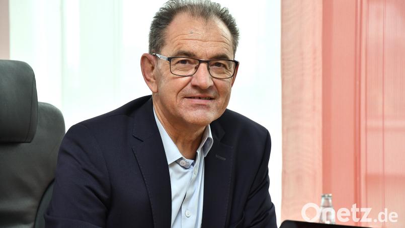 Noch ist Dieter Meier Vorstandsvorsitzender der Sparkasse Amberg-Sulzbach. Zum Jahreswechsel macht er auf dem Chefsessel Platz. Bild: Petra Hartl