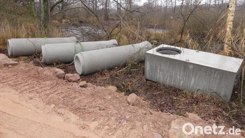 Der Mönch und die Rohre für das Ablaufregelwerk Paulsweiher liegen zum Einbau bereit Bild: rn