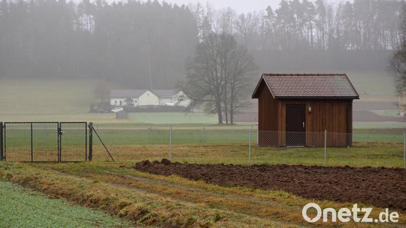 Bei der Gründung des Wasserzweckverbandes Kemnath-West verkaufte die Gemeinde ihren Tiefbrunnen. Er liegt, wie die weiteren beiden Anlagen der Stadt Kemnath, im Gemeindegebiet von Kulmain. Bild: bkr