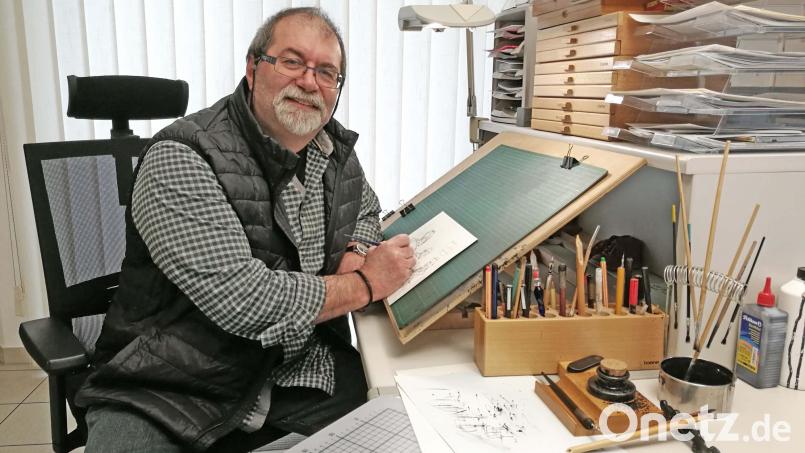 Hier entstehen die Werke - Jürgen Tomicek in seinem Atelier. Bild: cof/Tomicek