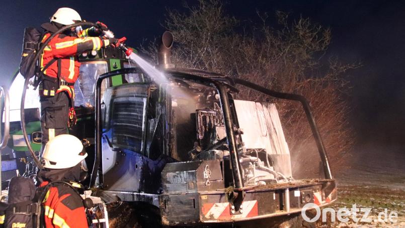 Der Motorraum eines Harvesters brannte und musste gelöscht werden. Bild: jma