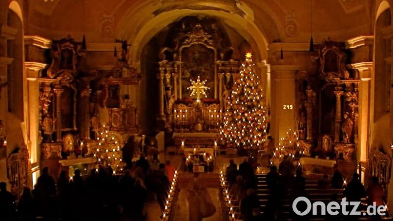 In der Pfarrkirche Mariä Himmelfahrt wurde die Christmette gefeiert, die auch in Youtube abrufbar ist. Screenshot: njn
