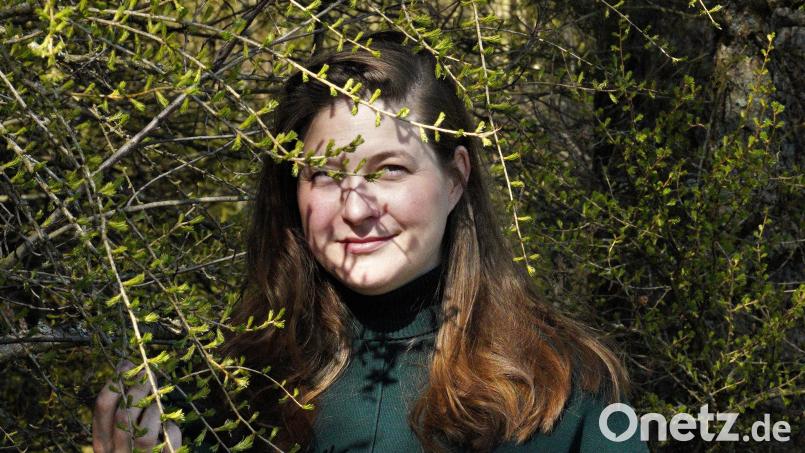 Kräuterführerin Cornelia Müller ist äußerst interessiert an den Pflanzen der heimischen Natur. Sie kennt sich aus mit den Gewächsen und liest aus ihnen sogar wie aus einem Jahreskalender. Archivbild: Lorenz Niemeier/exb