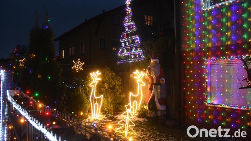 Vor allem die Weihnachtsbeleuchtung und der Braten fällt bei der Stromrechnung ins Gewicht. Archivbild: Gabi Schönberger