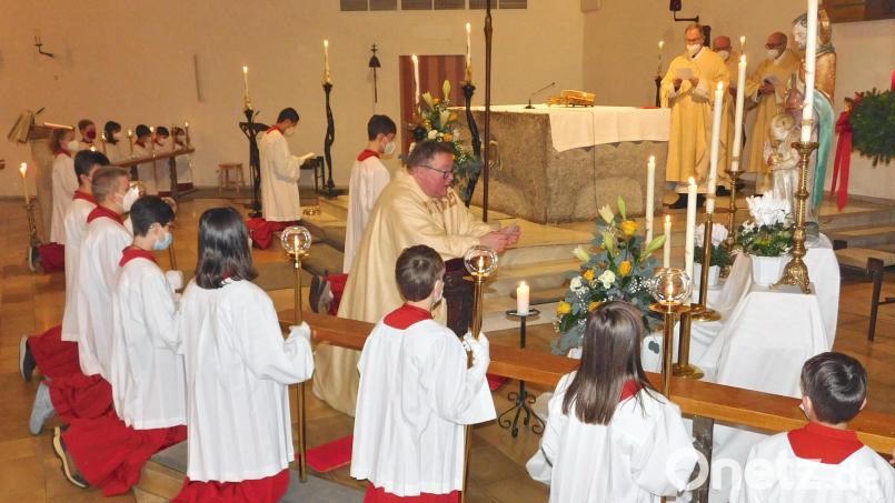 Im Mittelpunkt des Kirchenjahres in Kirchenlaibach stand dieses Jahr der Heilige Josef. Das Bild zeigt den Abschlussgottesdienst am 19. Dezember. In der Mitte ist Pfarrer Sven Grillmeier zu sehen. Bild: hai