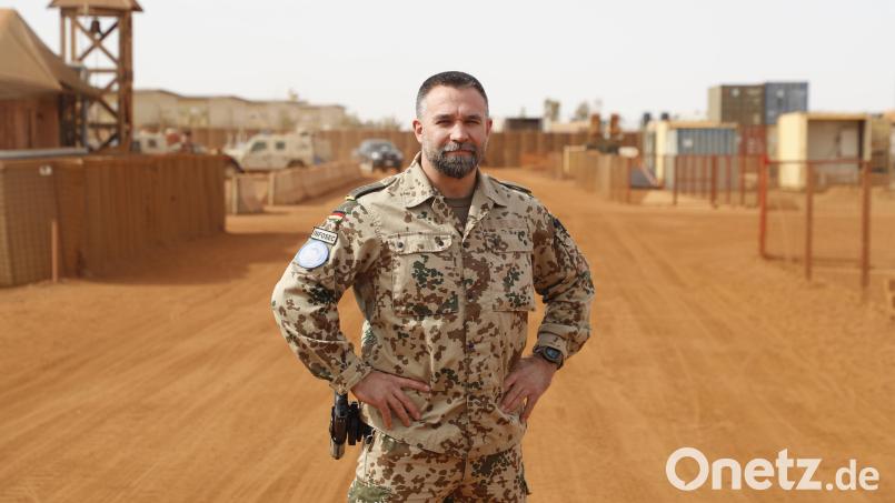 Hauptmann Benjamin Lihring feierte Weihnachten bei über 30 Grad Celsius im Feldlager Gao in Mali. Ende Januar wird der Presseoffizier der Grenzlandkaserne Oberviechtach vom Einsatz aus Westafrika zurückerwartet. Bild: Bundeswehr/exb