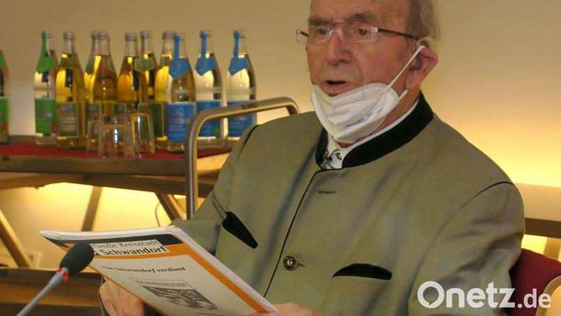 Der 93-jährige Chronist Franz Sichler schreibt die Reihe &quot;Berühmte Schwandorfer Persönlichkeiten&quot; fort. Bild: Hirsch