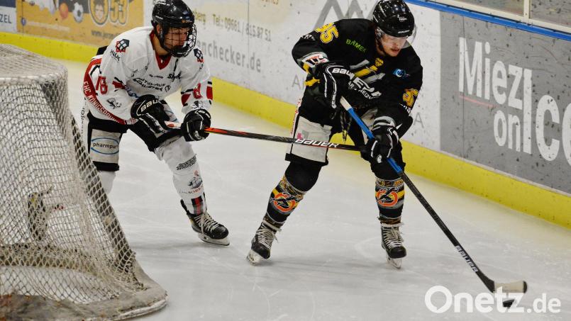 Lukas Salinger (rechts).und der ERSC sind in Schweinfurt leichter Favorit. Archivbild: Andreas Brückmann