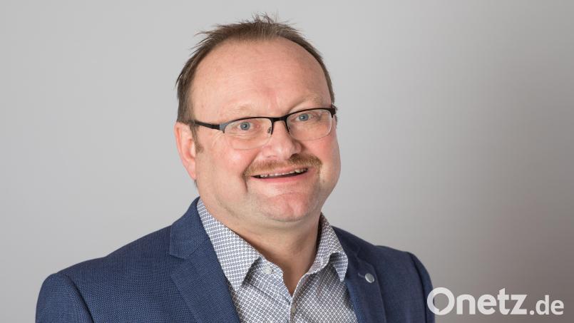 Bürgermeister Uwe König zieht bei der Jahresabschlusssitzung des Marktgemeinderats Freihung Bilanz. Bild: Christian Schwirzer/exb