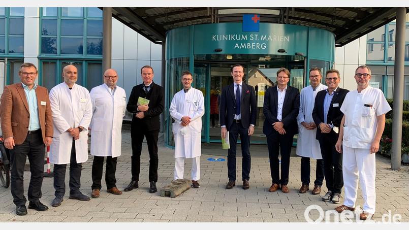 Eine Zusammenarbeit, die funktioniert. Ärzte und Vorstand des Klinikums St. Marien trafen sich mit Vertretern des Regensburger Uni-Klinikums und anderen Kollegen aus Ostbayern. Bild: Klinikum/Uschold/exb