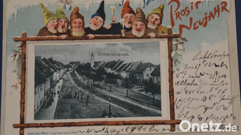 Vohenstrauß nach der vorletzten Jahrhundertwende. Sieben Zwerge prosten zum neuen Jahr zu. Repro: doj