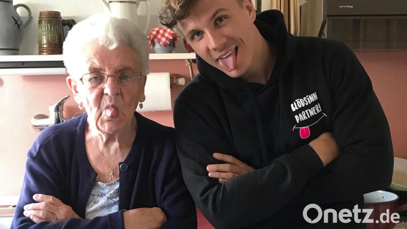 Vor der Kamera hatten die beiden Krömers immer Spaß. Am Dienstag ist Lisbeth, auf Tiktok bekannt als &quot;Oma Lissi&quot;, gestorben. Archivbild: Christian Krömer/exb