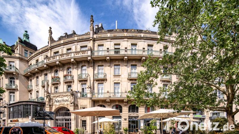 Monumentale Bauten hat Wiesbaden so einige - zum Beispiel das Palasthotel. Bild: Martin Kunz/dpa