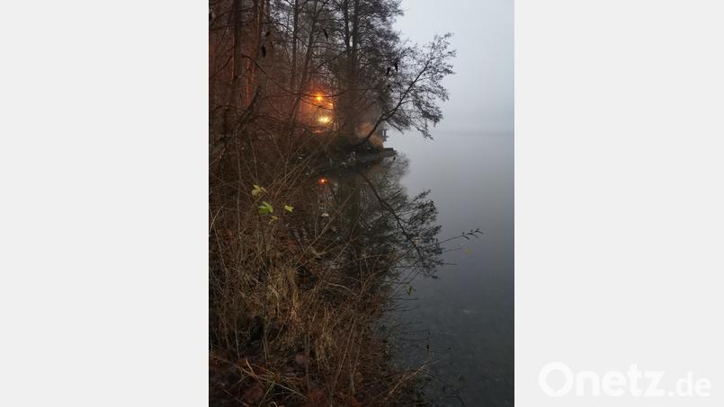 Die ruhige Wasserfläche täuscht das menschliche Auge und gaukelt einen nicht vorhandenen Baumwuchs vor. Bild: hzi