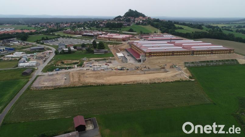 Witron erweitert. Zum Geltungsbereich des Bebauungsplans „Gewerbegebiet Nord II“ gehört das Grundstück oberhalb des landwirtschaftlichen Gebäudes am unteren Bildrand. Archivbild: bey