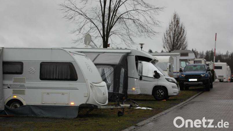 Etwa ein Drittel der 110 Stellflächen auf dem Campingplatz in Großbüchlberg ist derzeit belegt. Normalerweise wären deutlich mehr Gäste vor Ort, wie die Inhaber informieren. Bild: kro