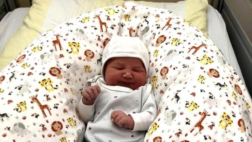Theresa Specht ist das Silvesterbaby im St.-Anna-Krankenhaus Sulzbach-Rosenberg. Bild: M. Herrmann/exb