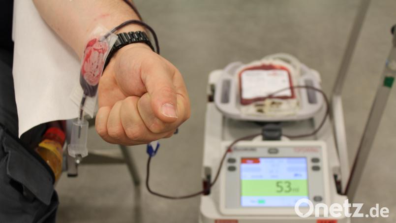 Einen halben Liter Blut geben Blutspender an jedem Termin ab, um Kranken zu helfen. Bild: fks