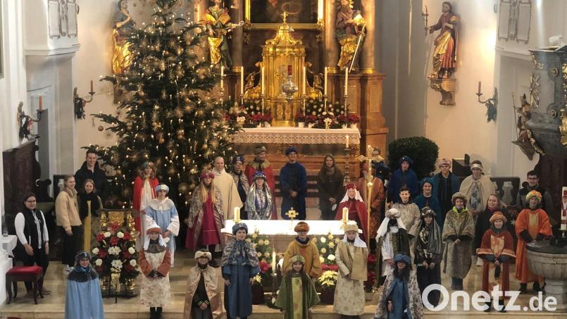 Im Familiengottesdienst werden die Sternsinger ausgesendet. Bild: krb