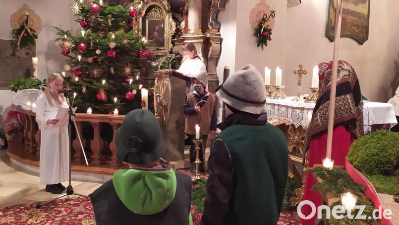 Die Kinder der Rottendorfer Grundschule inszenierten zum Tag der Unschuldigen Kinder ein Krippenspiel. Bild: Irmgard Eckl/exb