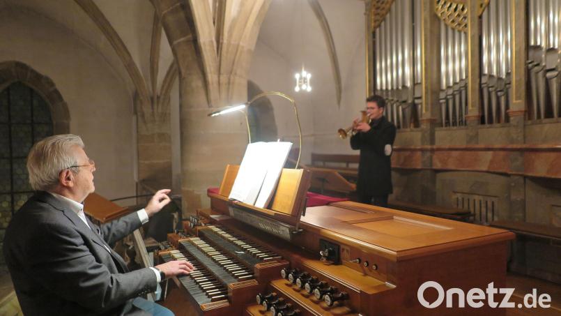 Andreas Sächerl (rechts) und Josef Zaglmann musizierten zusammen beliebte Musikstücke für Trompete und Orgel. Bild: jzk